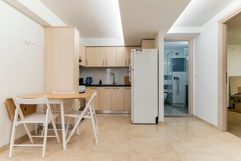 Apartment At Ano Glifada. Atenas Exterior foto